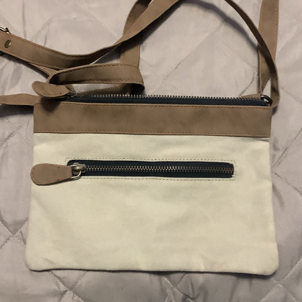 Crossbody - Picture 3 of 4